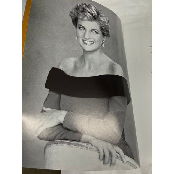 Princess Di (Diana) Time Magazine Commemorative Issue 1961-1997 W/ COA 048429 - Picture 7 of 13